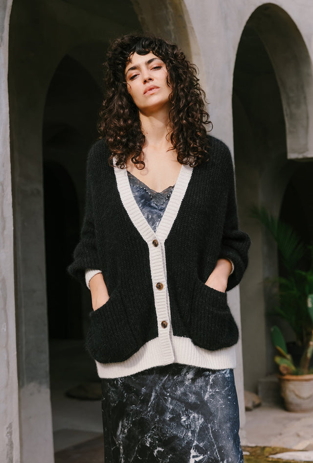 Cardigan épais noir/blanc, coupe décontractée, style collège chic - Pulls & gilets Mes Demoiselles - Image 2