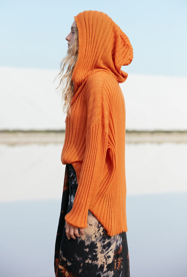 Pull à capuche orange plissé, léger, transparent et asymétrique - Pulls & gilets Mes Demoiselles - Image 3