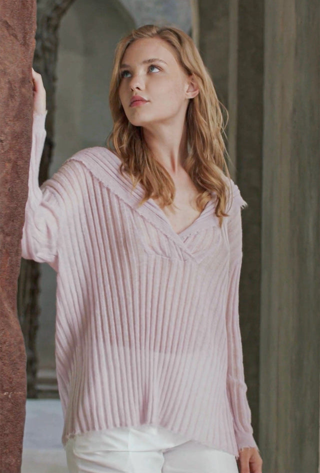 Pull à capuche mauve, maille fine plissée, coupe asymétrique - Pulls & gilets Mes Demoiselles - Image 2