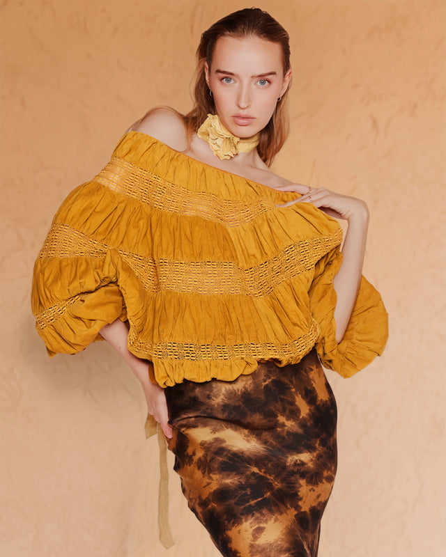 Blouse ocre romantique en coton texturé, dentelle ajourée - Chemises & tops Mes Demoiselles - Image 2