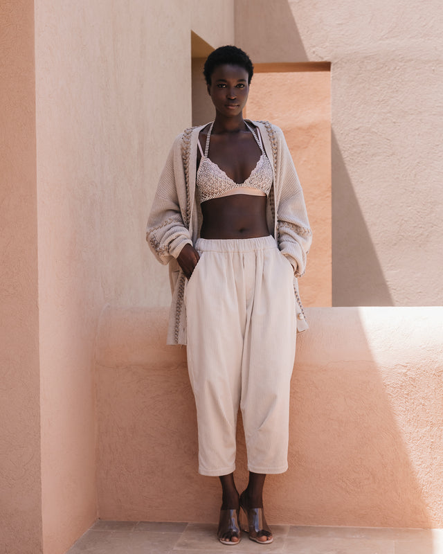 Pantalon velours côtelé écru, coupe ample moderne et confortable - Pantalons & combinaisons Mes Demoiselles - Image 1