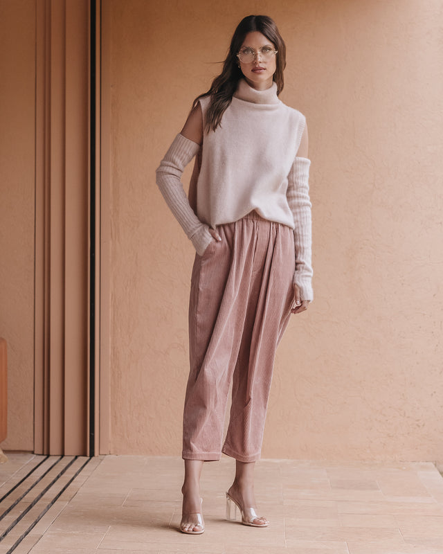 Pantalon velours côtelé nude, coupe ample, moderne et confortable - Pantalons & combinaisons Mes Demoiselles - Image 3