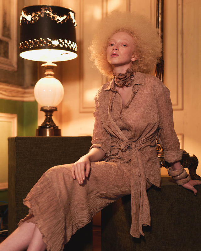 Chemise nude plissée, coupe croisée à nouer Style moderne - Chemises & tops Mes Demoiselles - Image 2