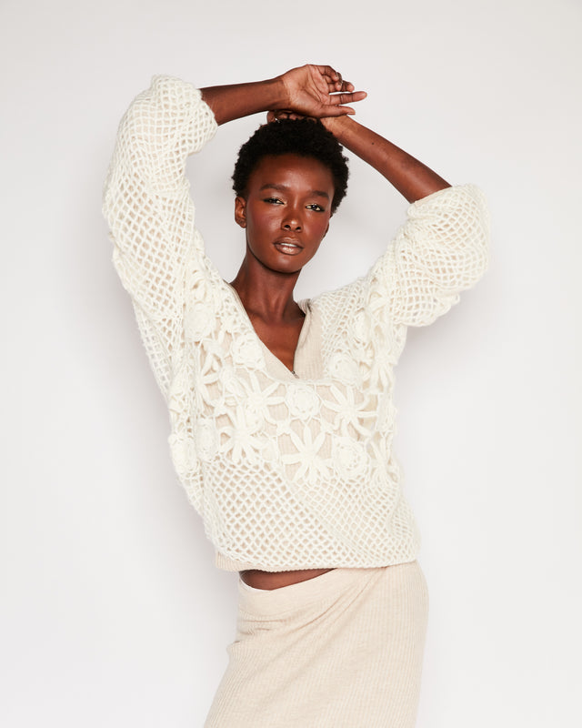 Pull beige ajouré motifs floraux sur haut noir col montant zippé - Pulls & gilets Mes Demoiselles - Image 1