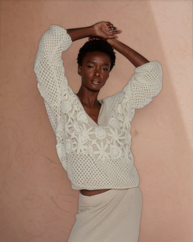 Pull beige ajouré motifs floraux sur haut noir col montant zippé - Pulls & gilets Mes Demoiselles - Image 1