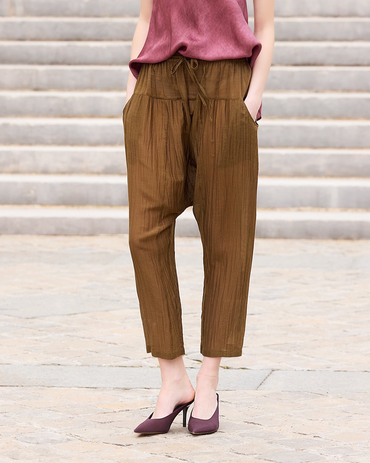 Pantalon Loana - Marron : Pantalon sarouel en gaze de coton et soie kaki Mes Demoiselles - Image 5