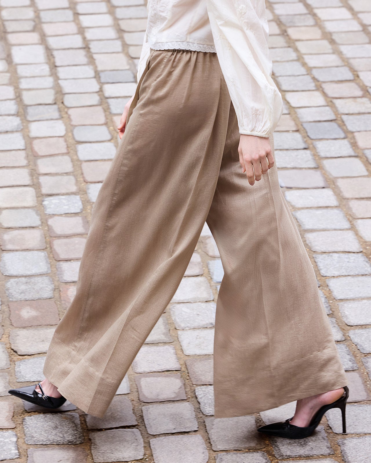 Pantalon Sissy - Marron : Pantalon raffiné à pinces beige Mes Demoiselles - Image 4