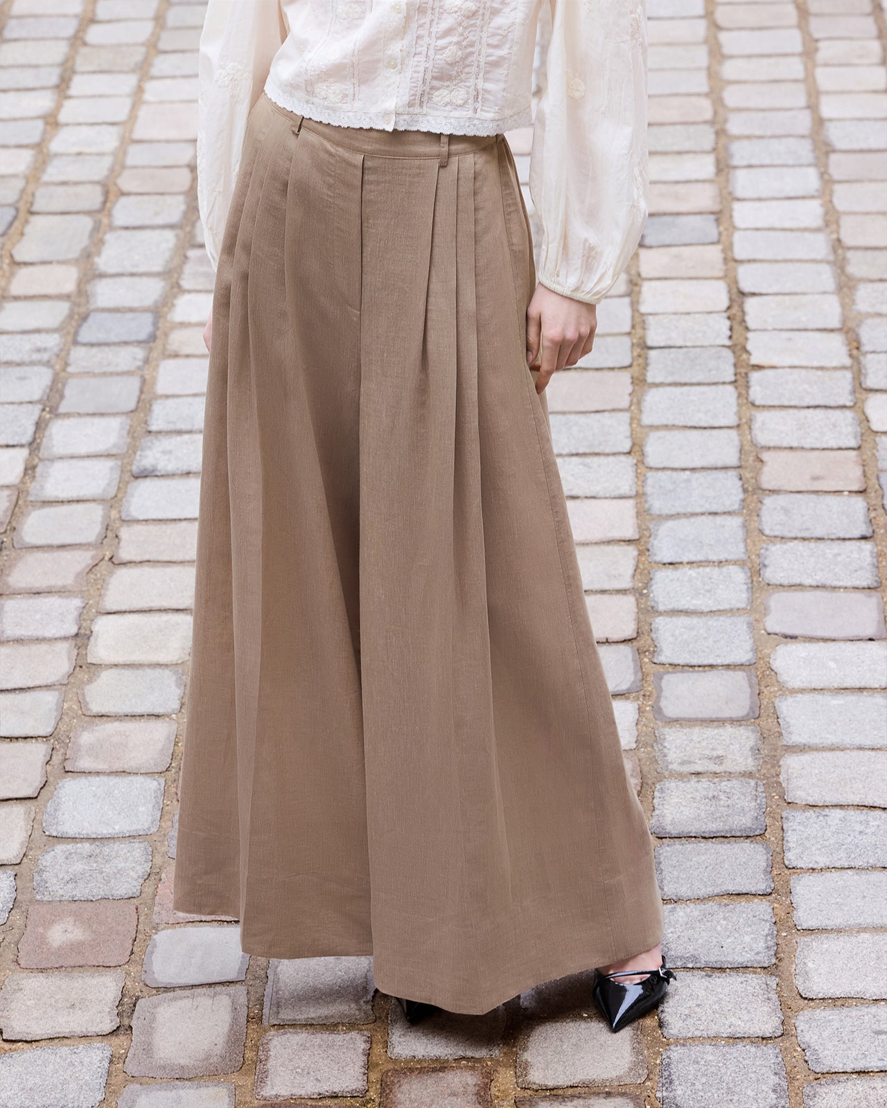 Pantalon Sissy - Marron : Pantalon raffiné à pinces beige Mes Demoiselles - Image 5