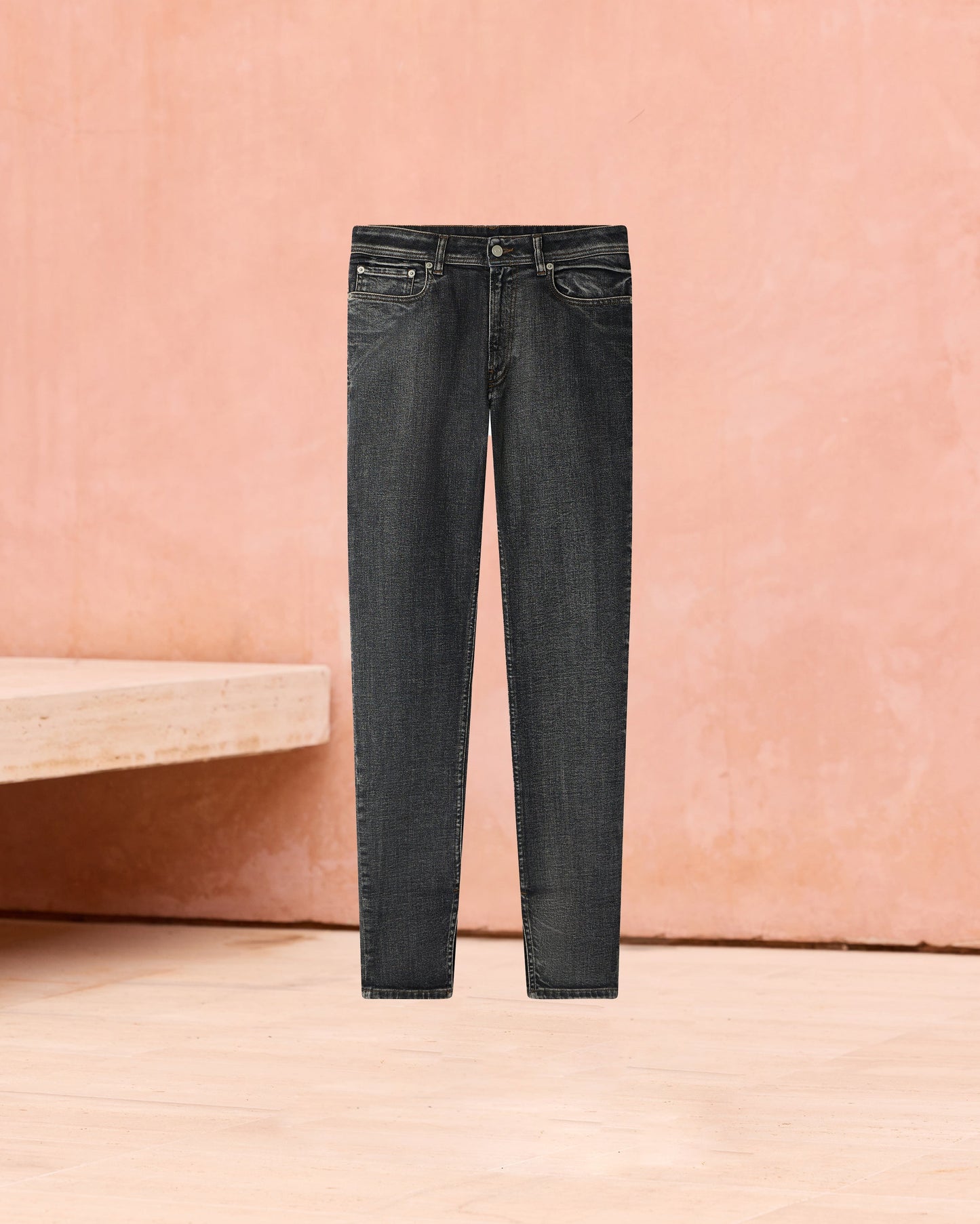 Jean droit noir délavé à fentes intérieures : Pantalons & combinaisons Mes Demoiselles