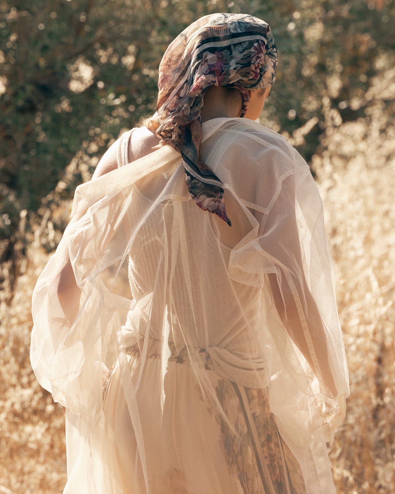 Foulard Amaral - Beige : Foulard en Viscose Chiffon – Imprimé Baroque Multicolore Mes Demoiselles - Image 4