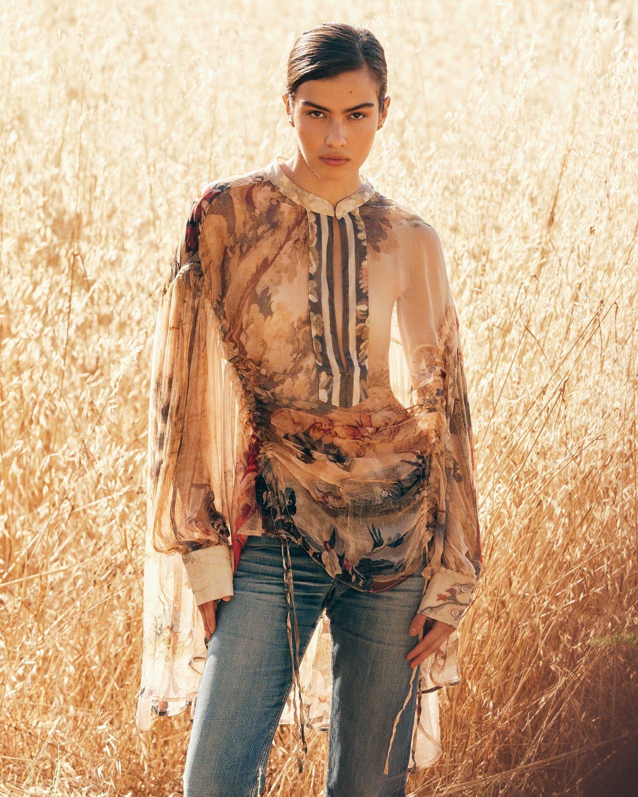 Blouse Arum - Beige : Blouse Oversize impression baroque – Détail Coulissant Mes Demoiselles - Image 5