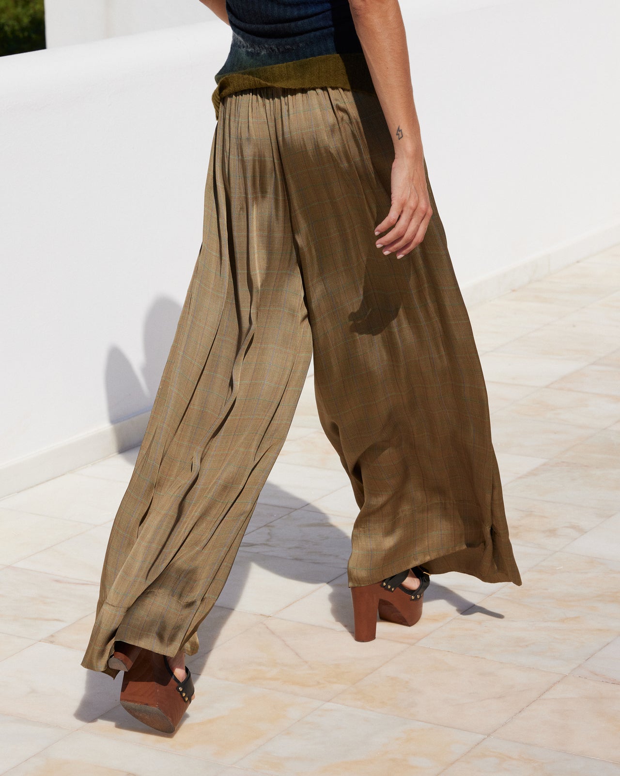 Pantalon ample en viscose satin - carreaux anglais : Pantalons & combinaisons Mes Demoiselles - Image 3