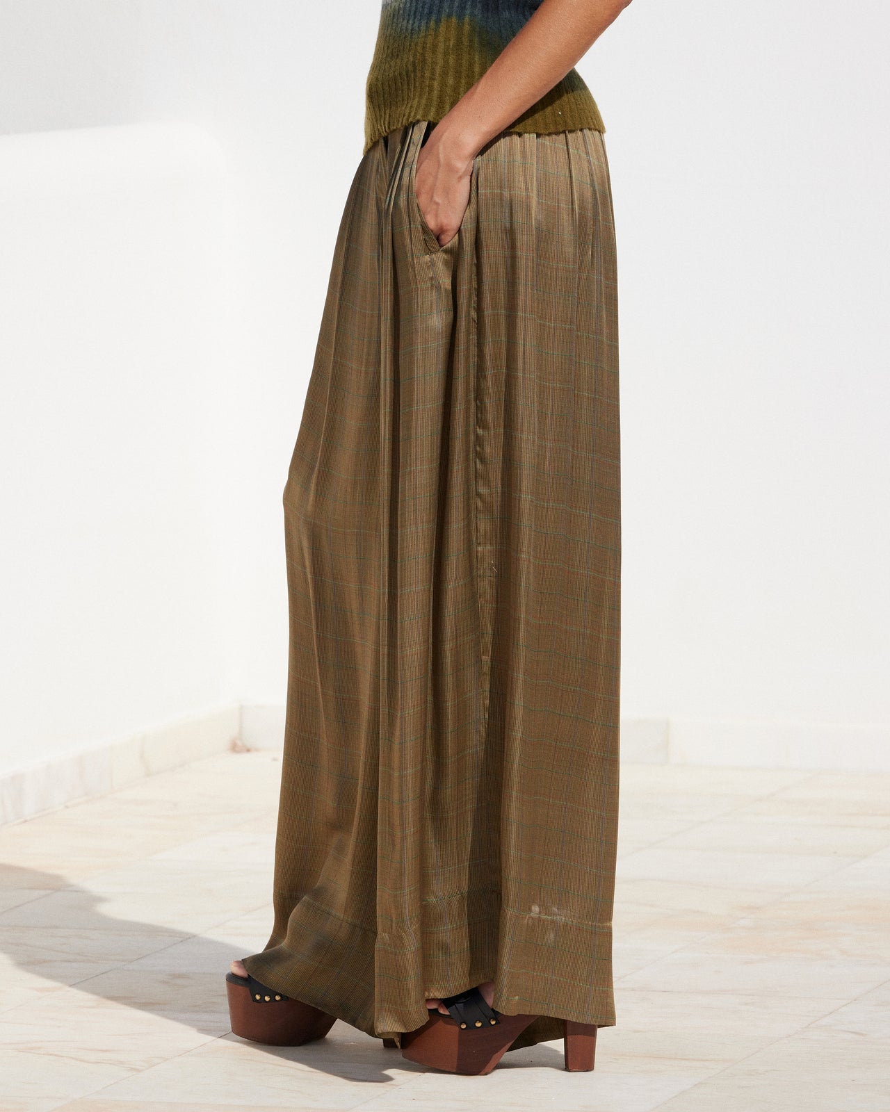 Pantalon Brisa - Kaki : Pantalon ample en viscose satin - carreaux anglais Mes Demoiselles - Image 4