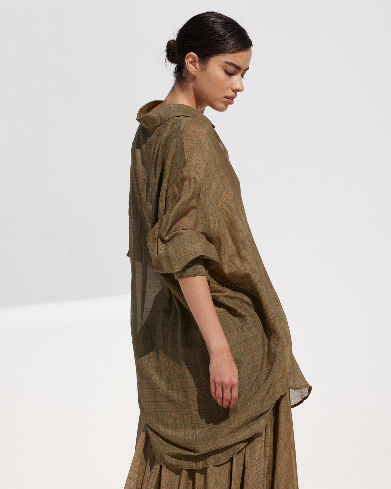 Chemise Brunello - Kaki : Chemise longue en viscose satin - carreaux anglais Mes Demoiselles - Image 5