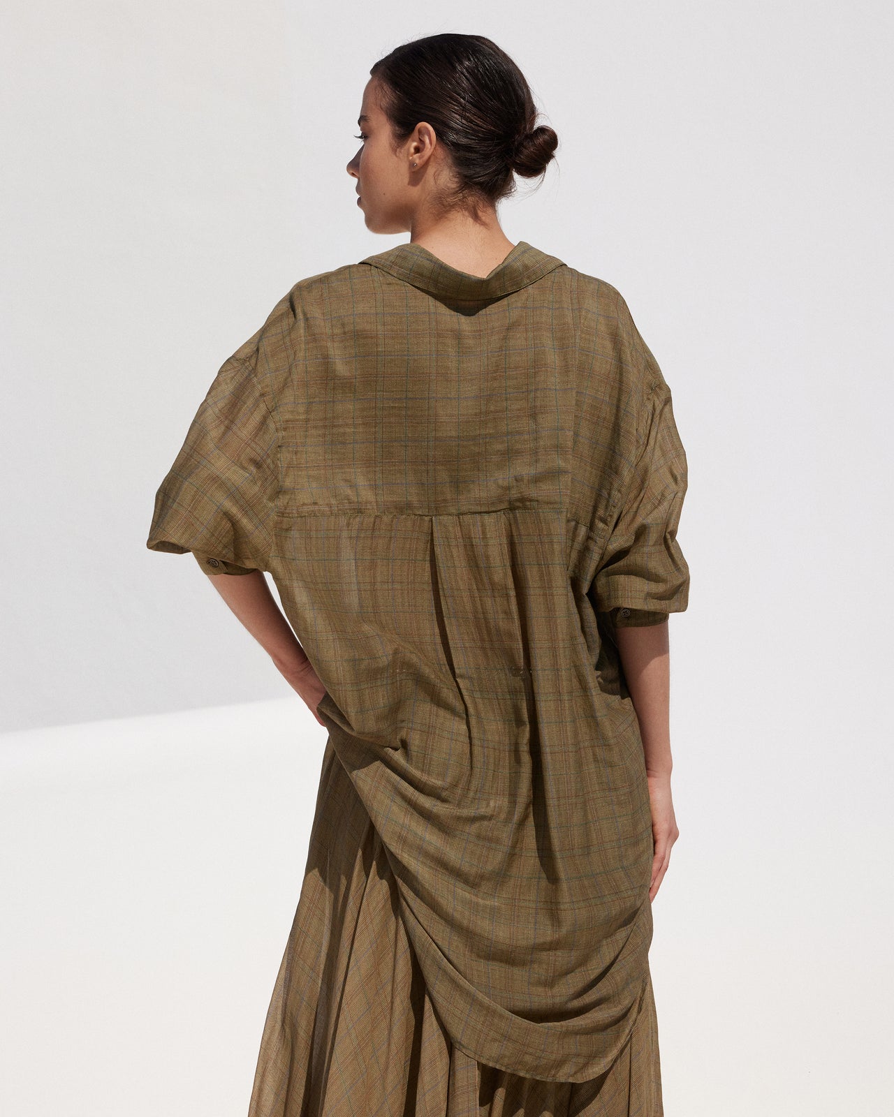 Chemise Brunello - Kaki : Chemise longue en viscose satin - carreaux anglais Mes Demoiselles - Image 6