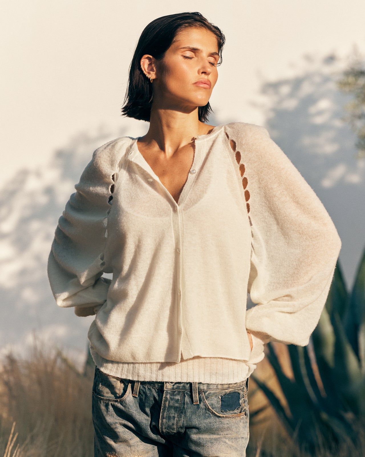 Cardigan ivoire – Détails Ajourés & Finitions Soignées : Pulls & gilets Mes Demoiselles - Image 3