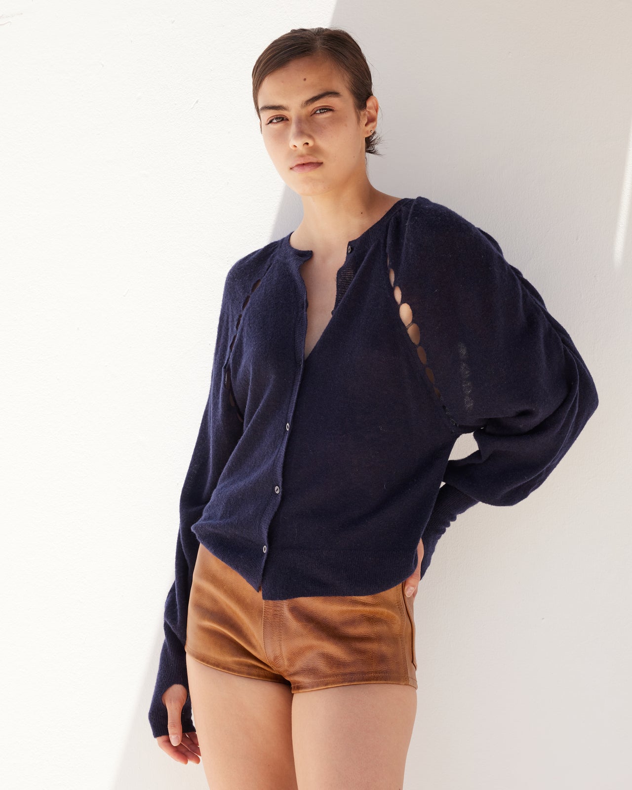 Cardigan navy– Détails Ajourés & Finitions Soignées : Pulls & gilets Mes Demoiselles - Image 3