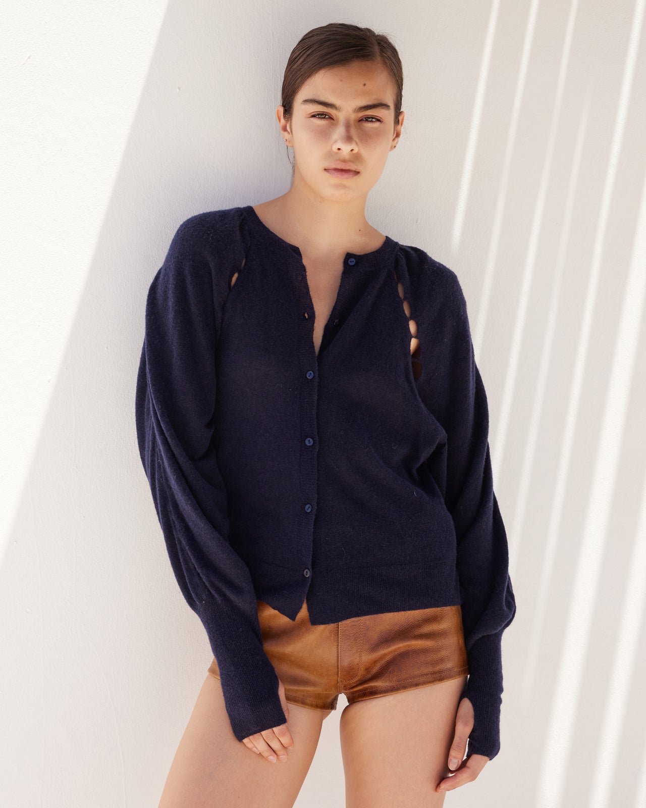 Cardigan navy– Détails Ajourés & Finitions Soignées : Pulls & gilets Mes Demoiselles - Image 2