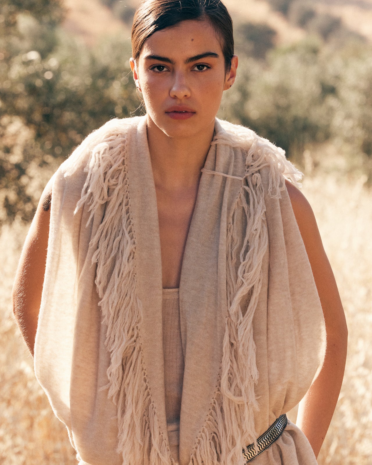 Foulard Long en Laine Duveteuse – Beige & Franges Fait Main : Accessoires Mes Demoiselles - Image 1