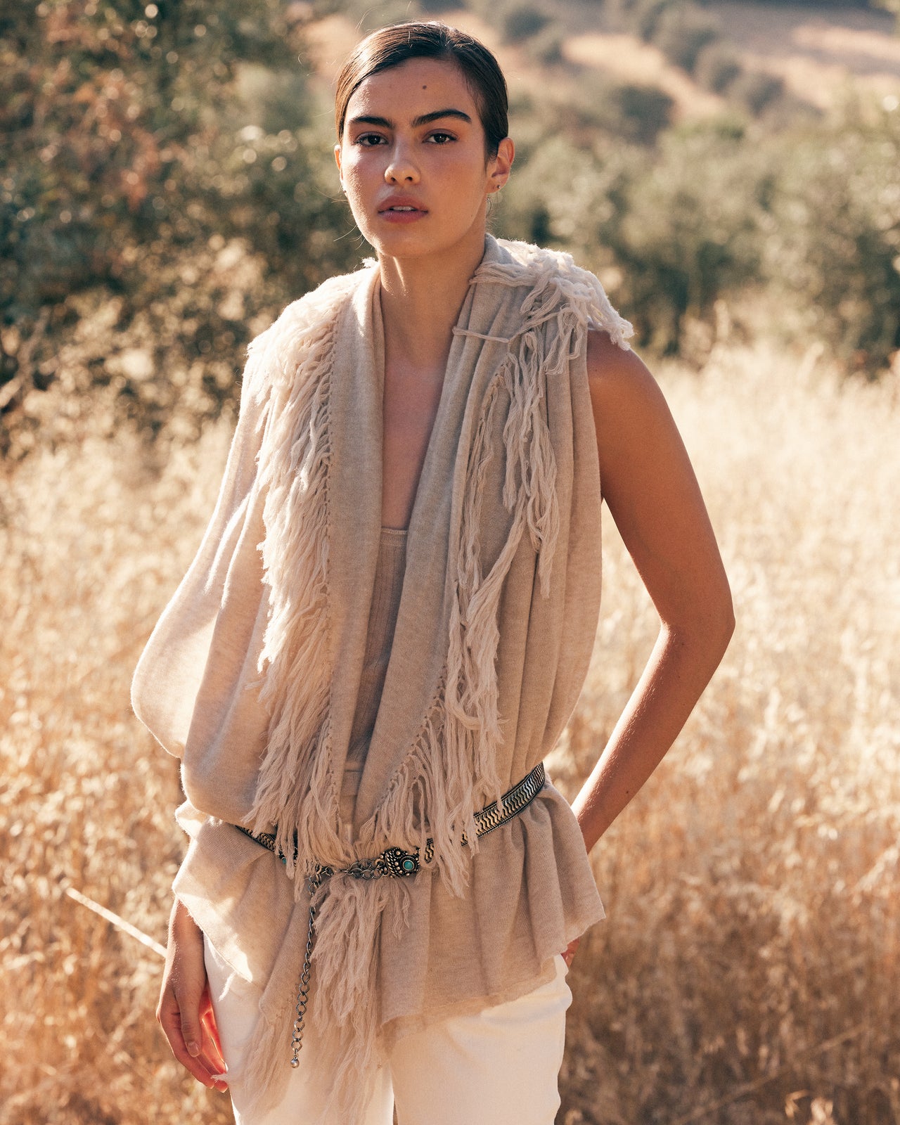 Foulard Long en Laine Duveteuse – Beige & Franges Fait Main : Accessoires Mes Demoiselles - Image 2