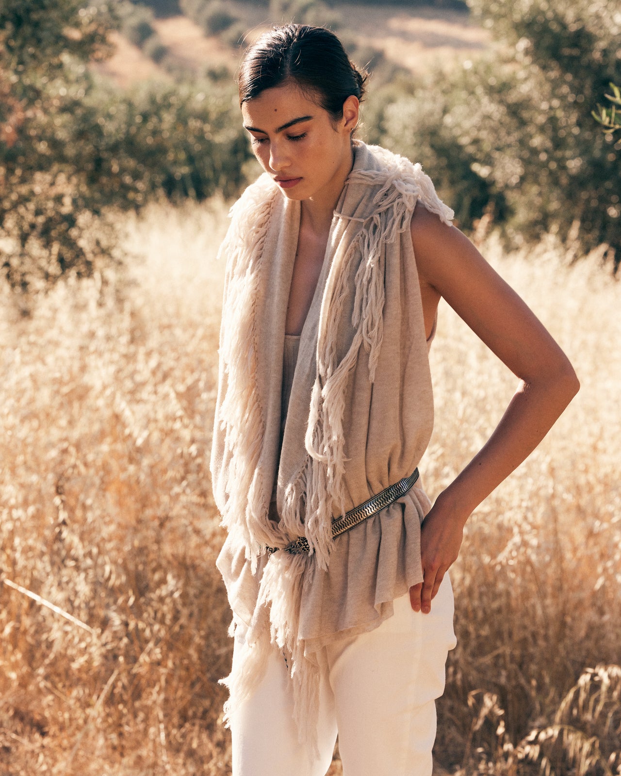 Foulard Long en Laine Duveteuse – Beige & Franges Fait Main : Accessoires Mes Demoiselles - Image 3