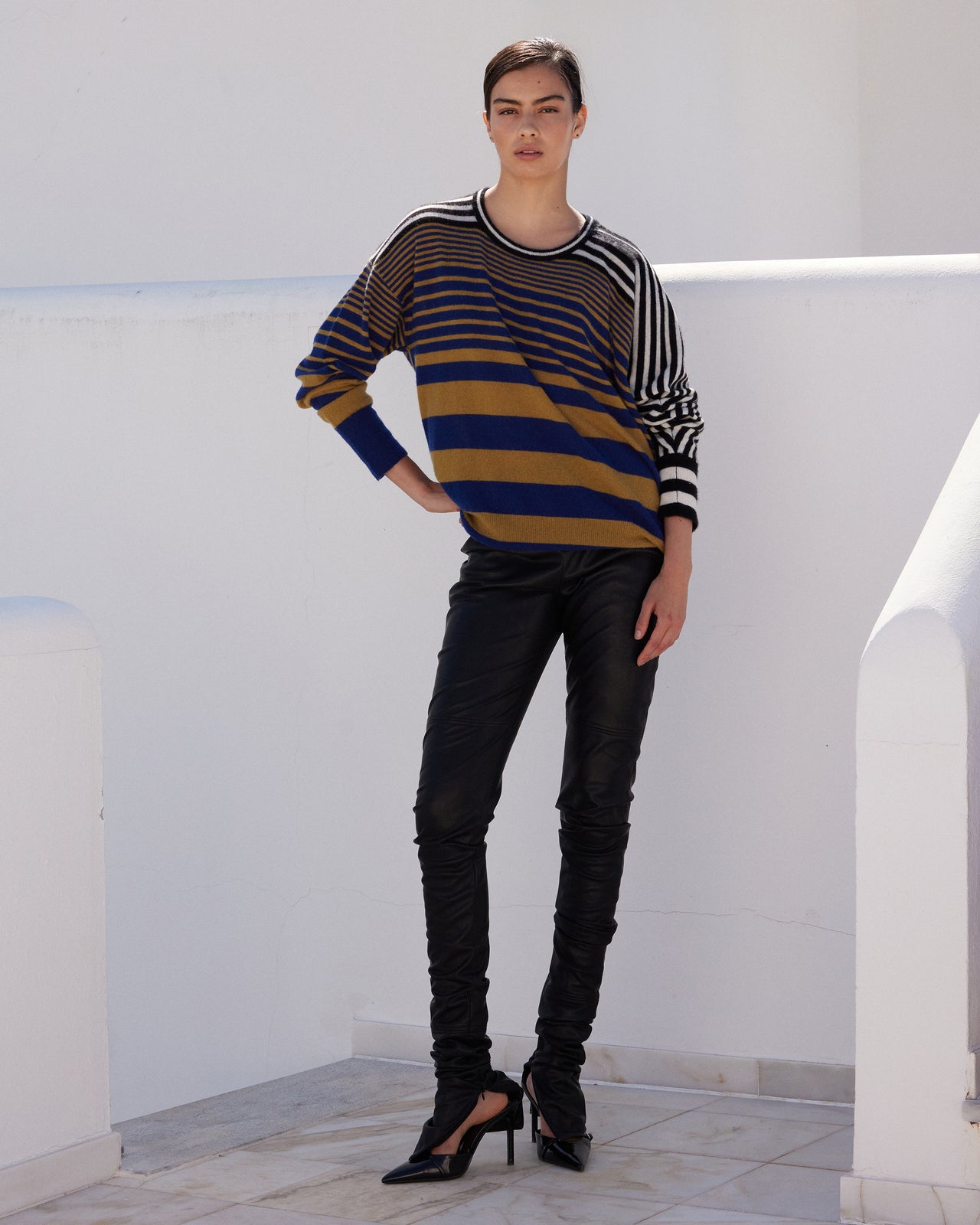 Pull asymétrique en cachemire et soie : Pulls & gilets Mes Demoiselles - Image 1