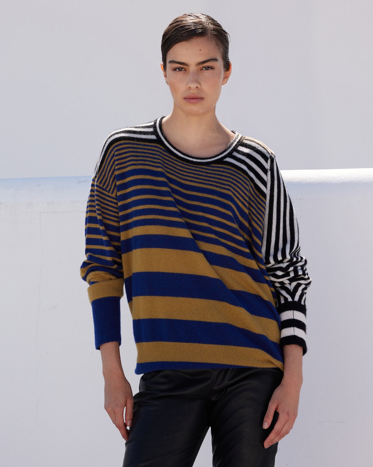 Pull asymétrique en cachemire et soie : Pulls & gilets Mes Demoiselles - Image 3