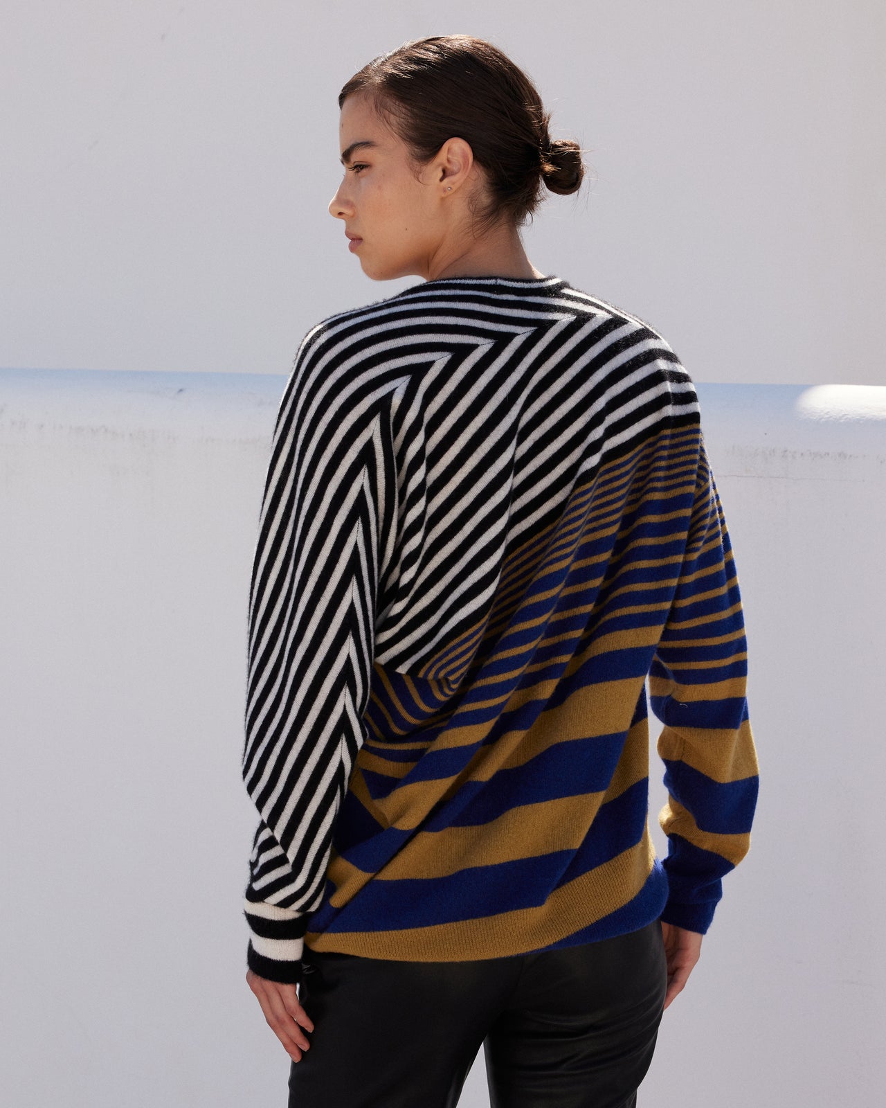 Pull Cashia - Bleu Marine : Pull asymétrique en cachemire et soie Mes Demoiselles - Image 5