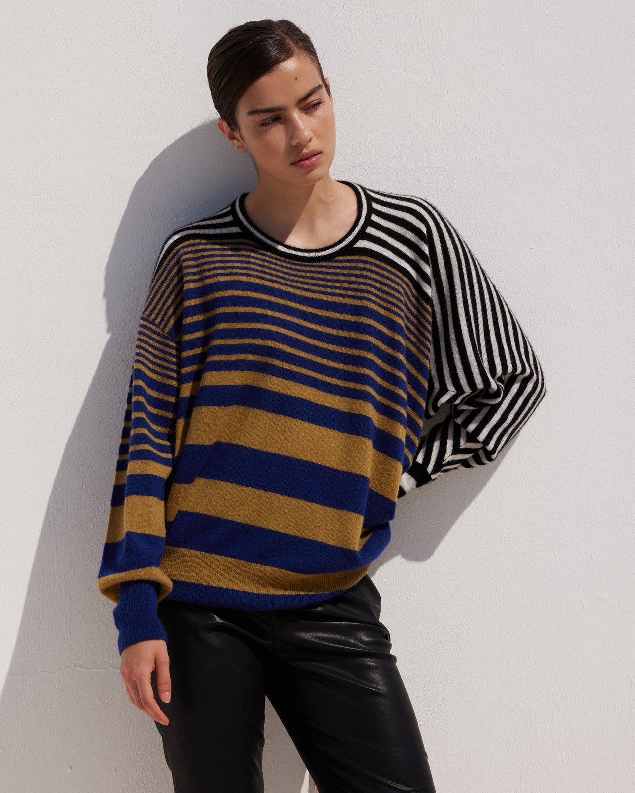 Pull Cashia - Bleu Marine : Pull asymétrique en cachemire et soie Mes Demoiselles - Image 7