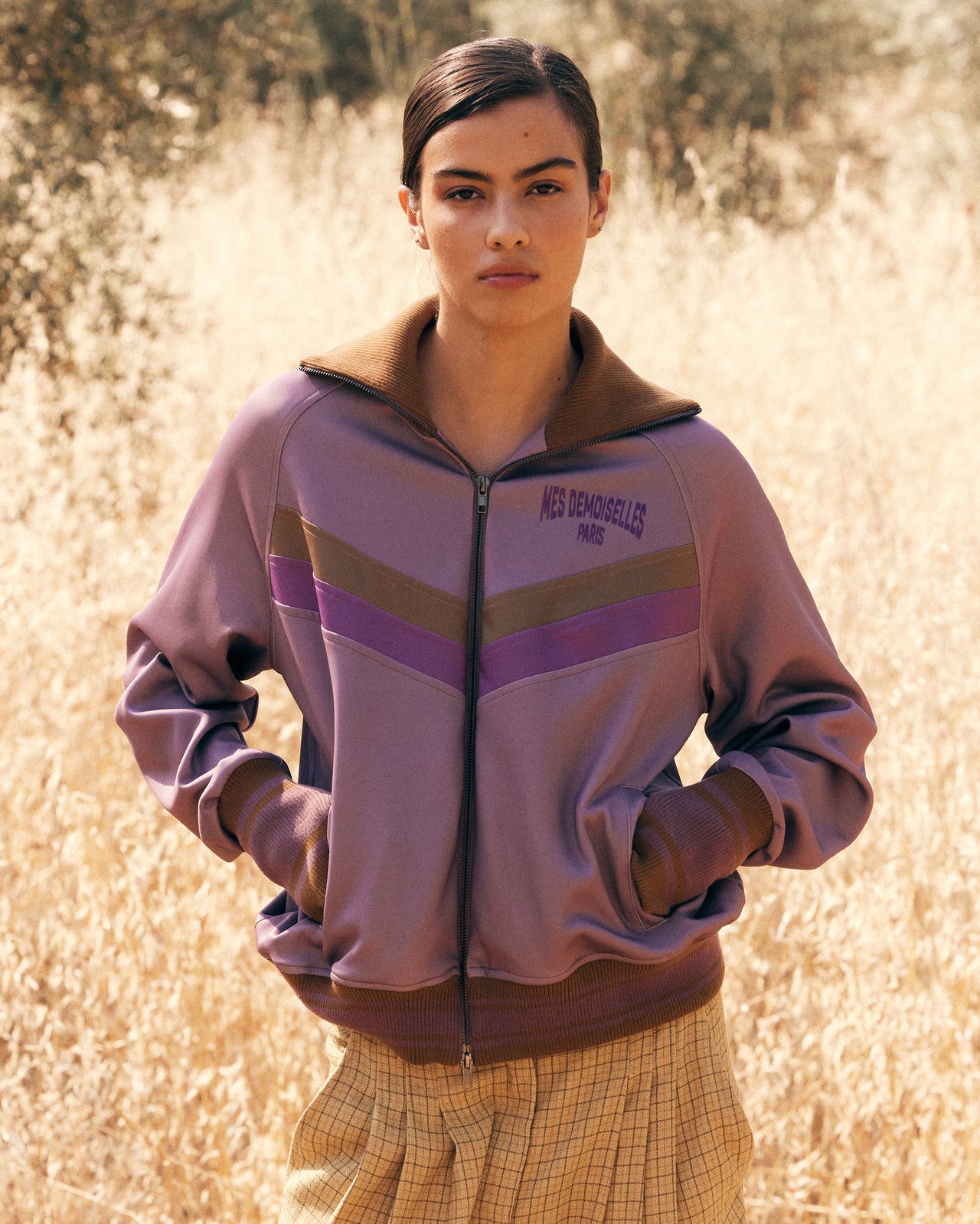 Veste Destiny - Lavande : Veste Zippée Style Survêtement – Lavande & Détail Flock Mes Demoiselles - Image 5