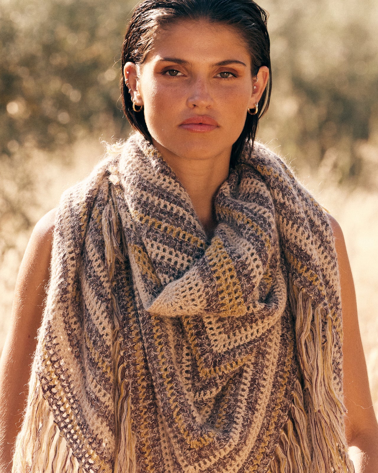 Châle en mohair purple et jaune crocheté main – douceur enveloppante : Accessoires Mes Demoiselles - Image 2