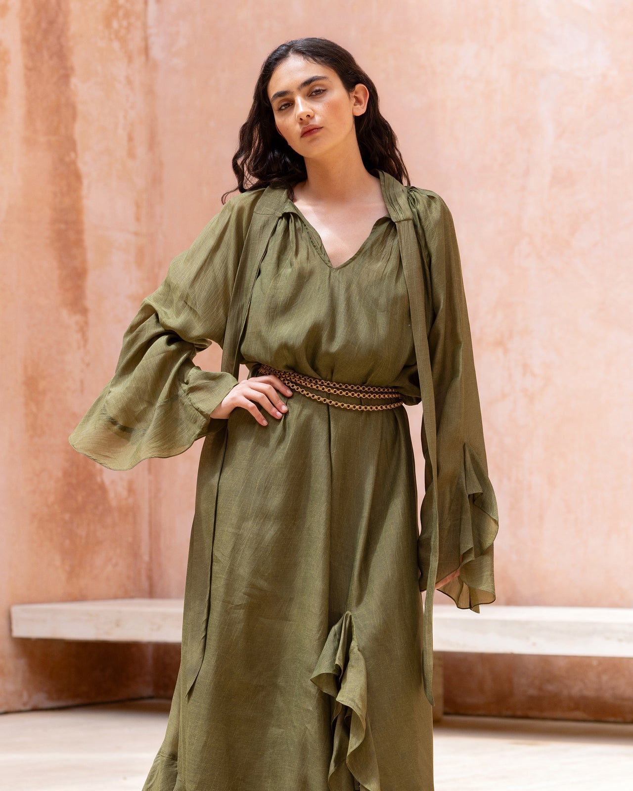 Robe longue en viscose satinée vert kaki : Robes Mes Demoiselles - Image 5