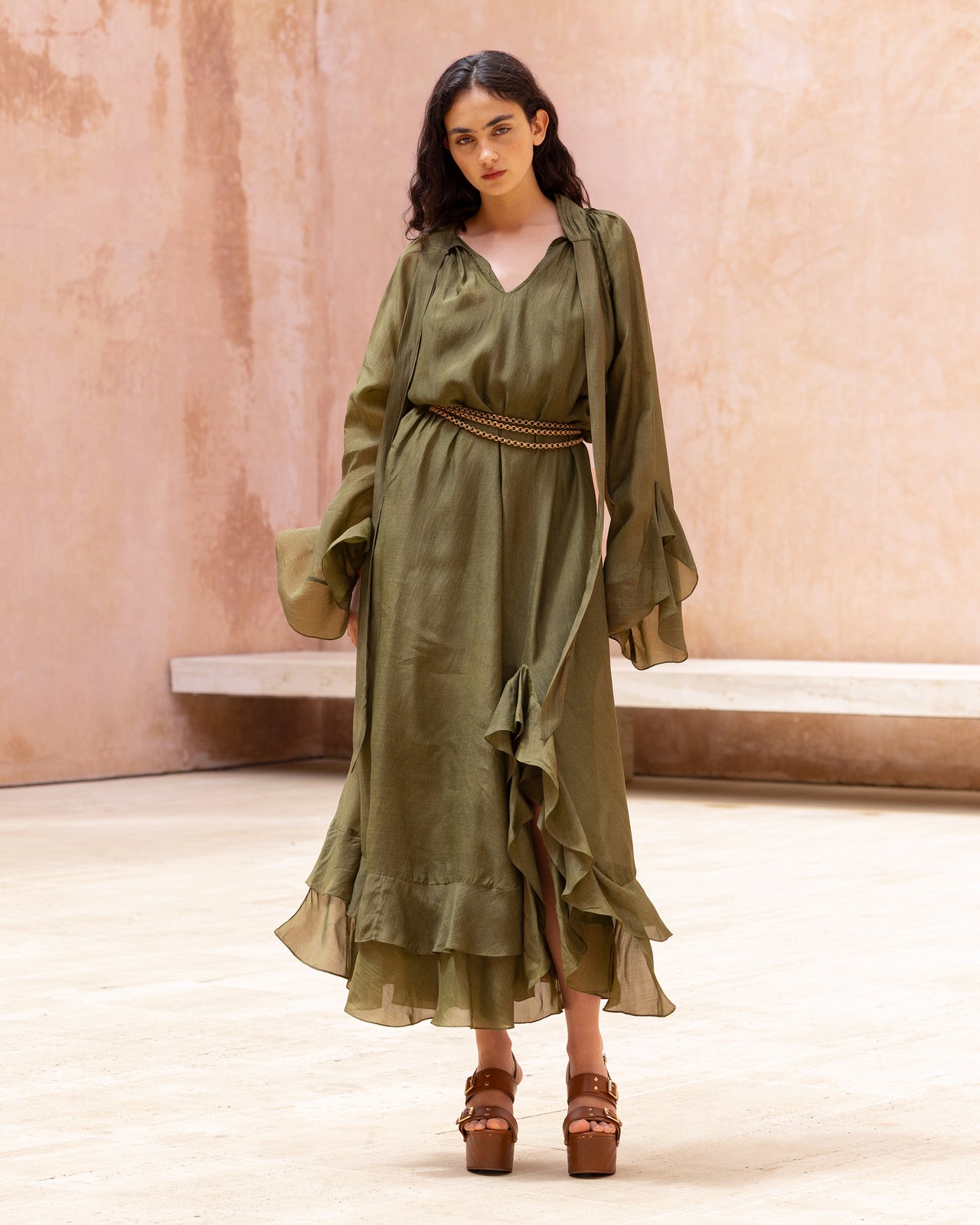 Robe longue en viscose satinée vert kaki : Robes Mes Demoiselles - Image 1