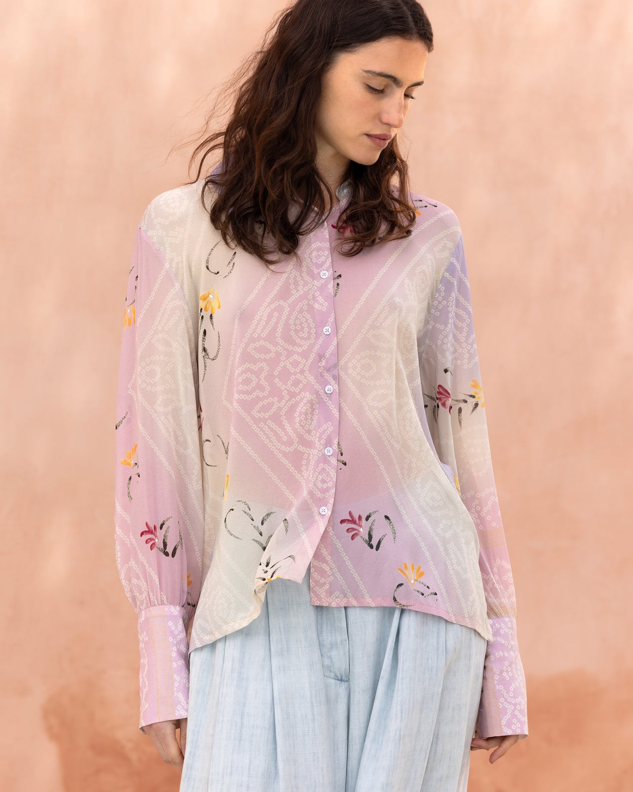 Chemise Gales - Rose : Chemisier en soie ivoire et rose imprimé artistique Mes Demoiselles - Image 4