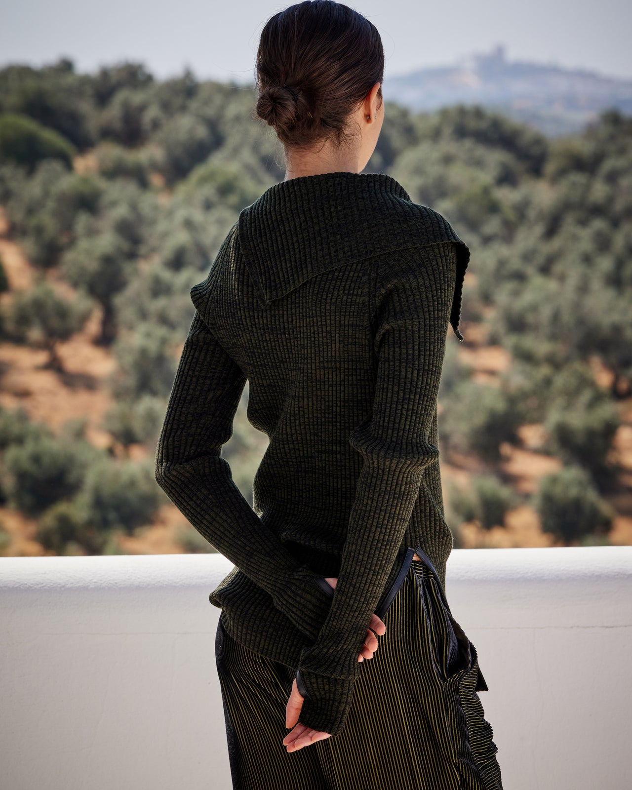 Pull Hobson - Kaki : Pull en laine mérinos et finitions cuir - Kaki Mes Demoiselles - Image 6