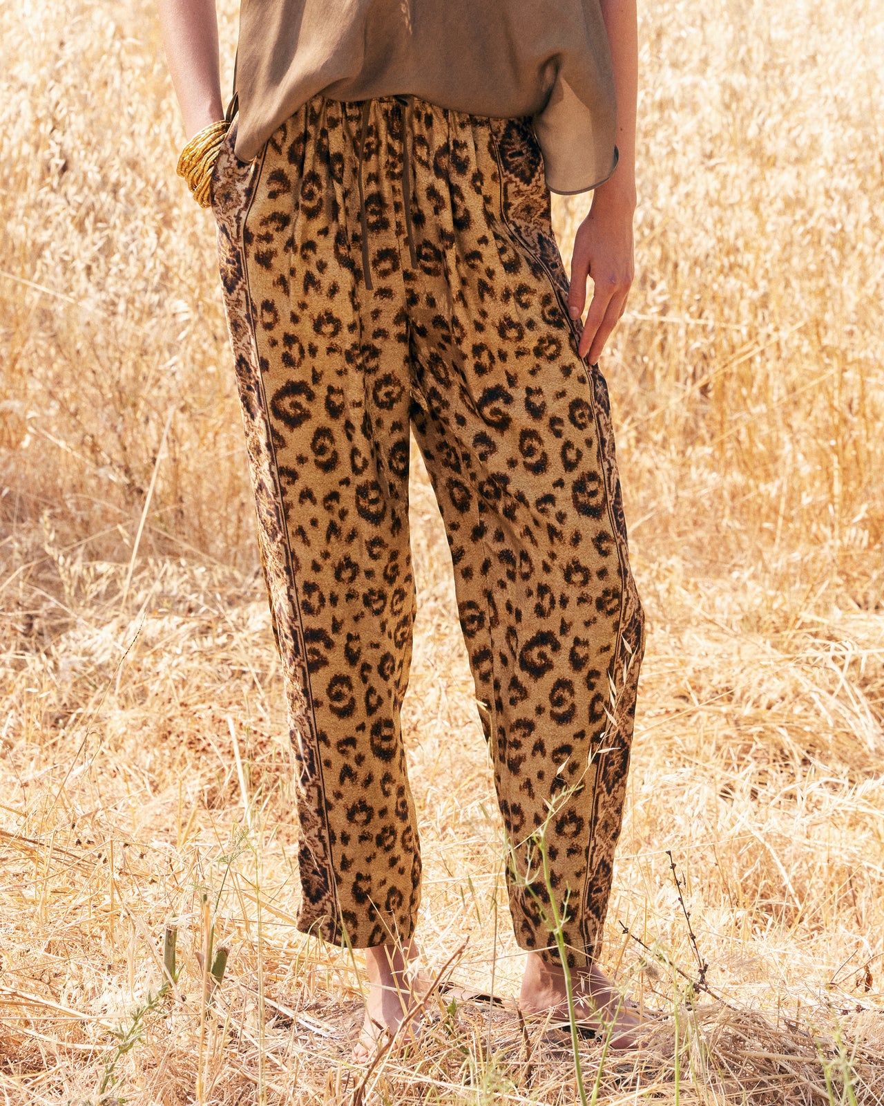 Pantalon Droit en Viscose Jacquard – Imprimé Panthère : Pantalons & combinaisons Mes Demoiselles - Image 3