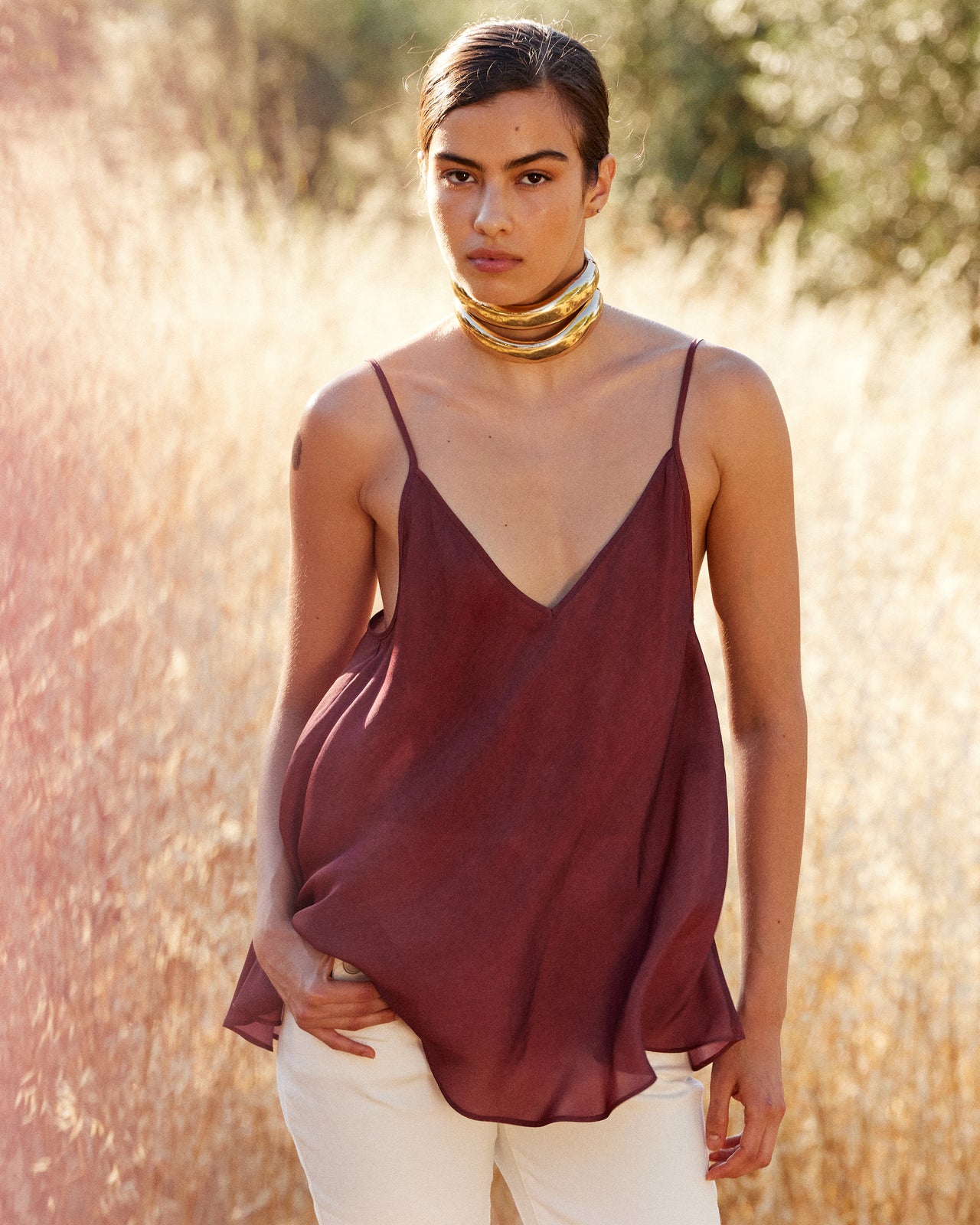 Top Malia - Cognac : Délicat Top en Soie – Couleur Rouge Foncé Mes Demoiselles - Image 5