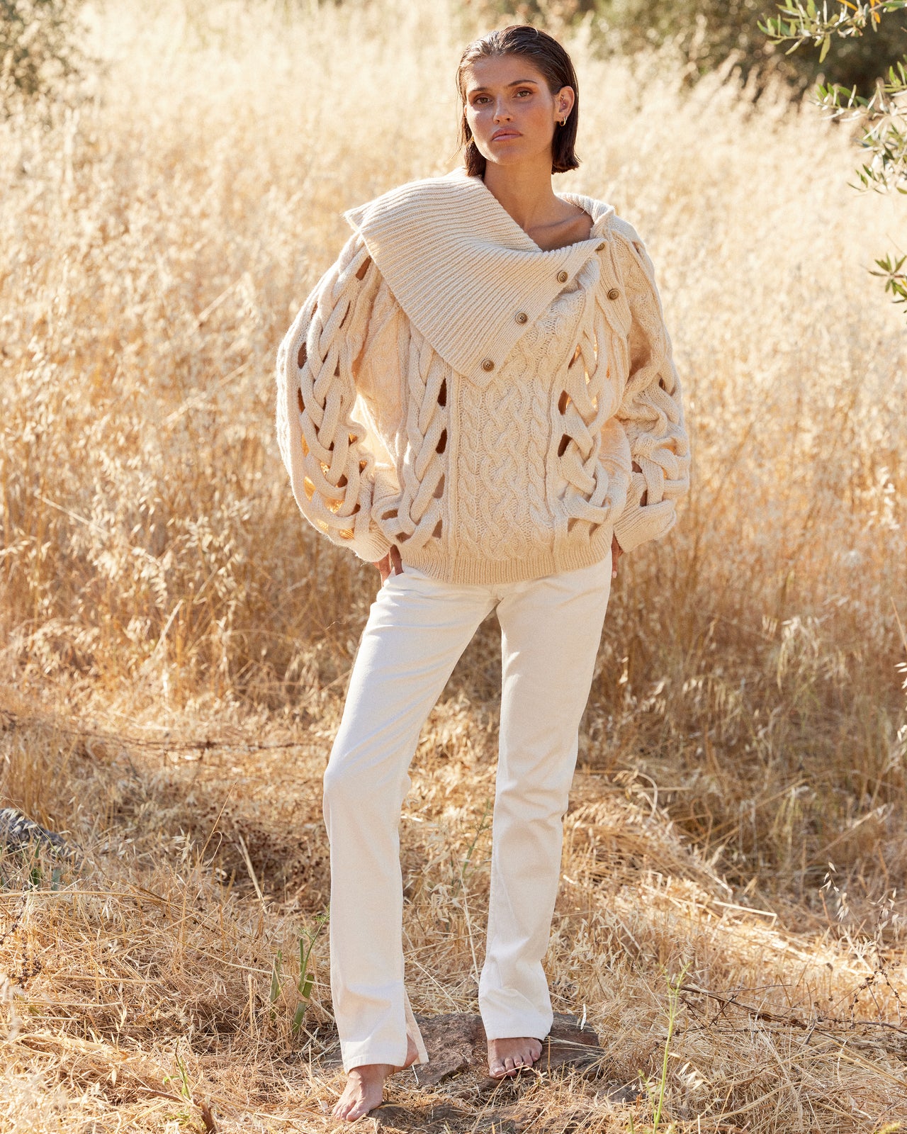 Pull écru à grosses torsades ajourées – charme naturel : Pulls & gilets Mes Demoiselles - Image 3