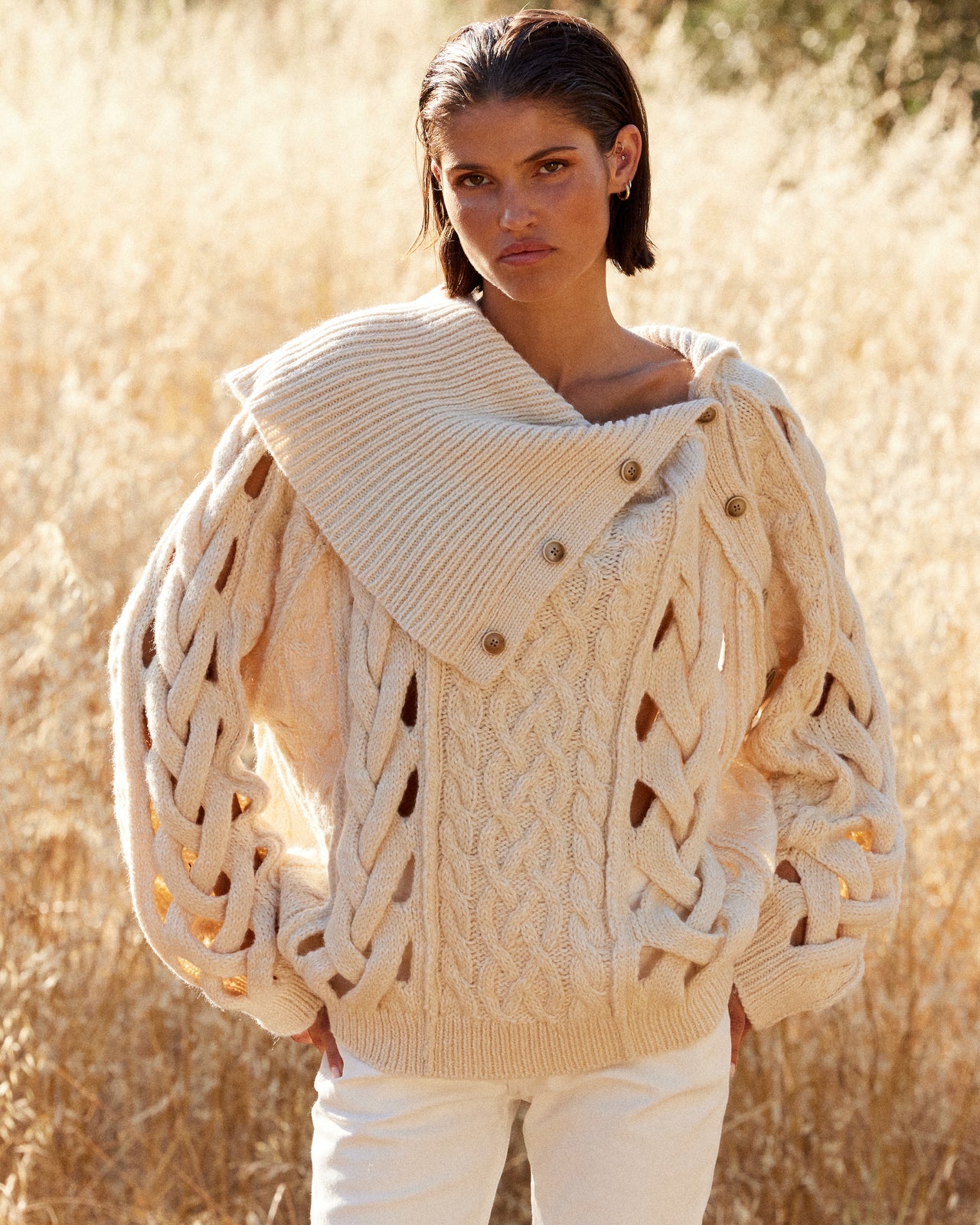 Pull Mana - Ivoire : Pull écru à grosses torsades ajourées – charme naturel Mes Demoiselles - Image 4