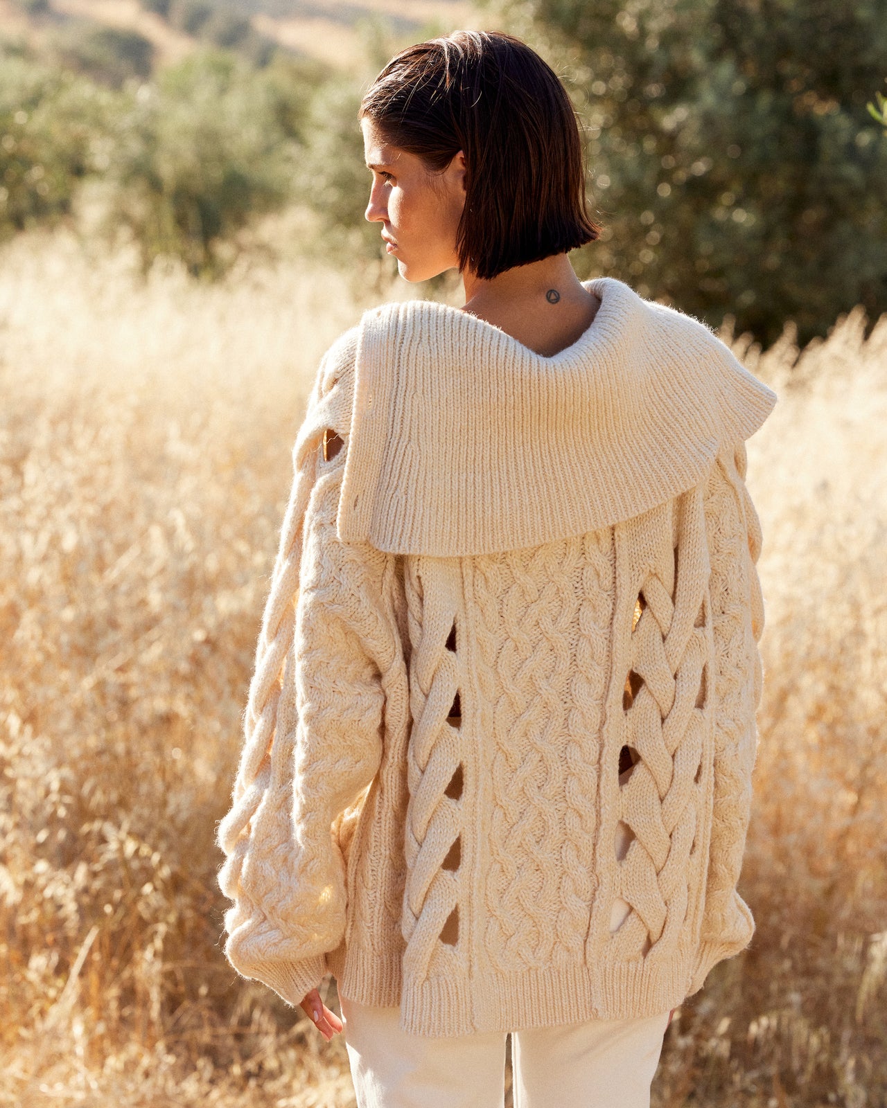 Pull Mana - Ivoire : Pull écru à grosses torsades ajourées – charme naturel Mes Demoiselles - Image 7