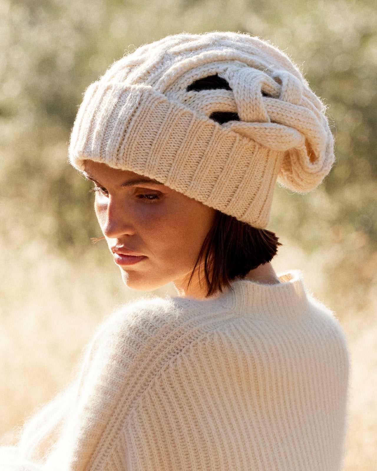 Bonnet en grosses mailles ajourées – écru : Accessoires Mes Demoiselles - Image 2