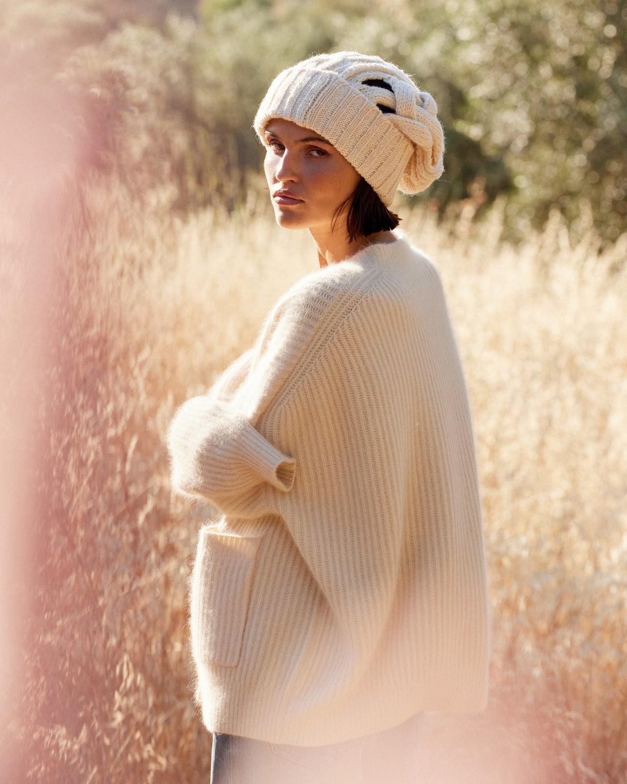 Bonnet en grosses mailles ajourées – écru : Accessoires Mes Demoiselles - Image 3