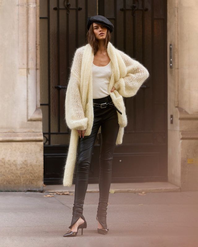 Long cardigan en mohair tricoté main – Ivoire : Pulls & gilets Mes Demoiselles - Image 2