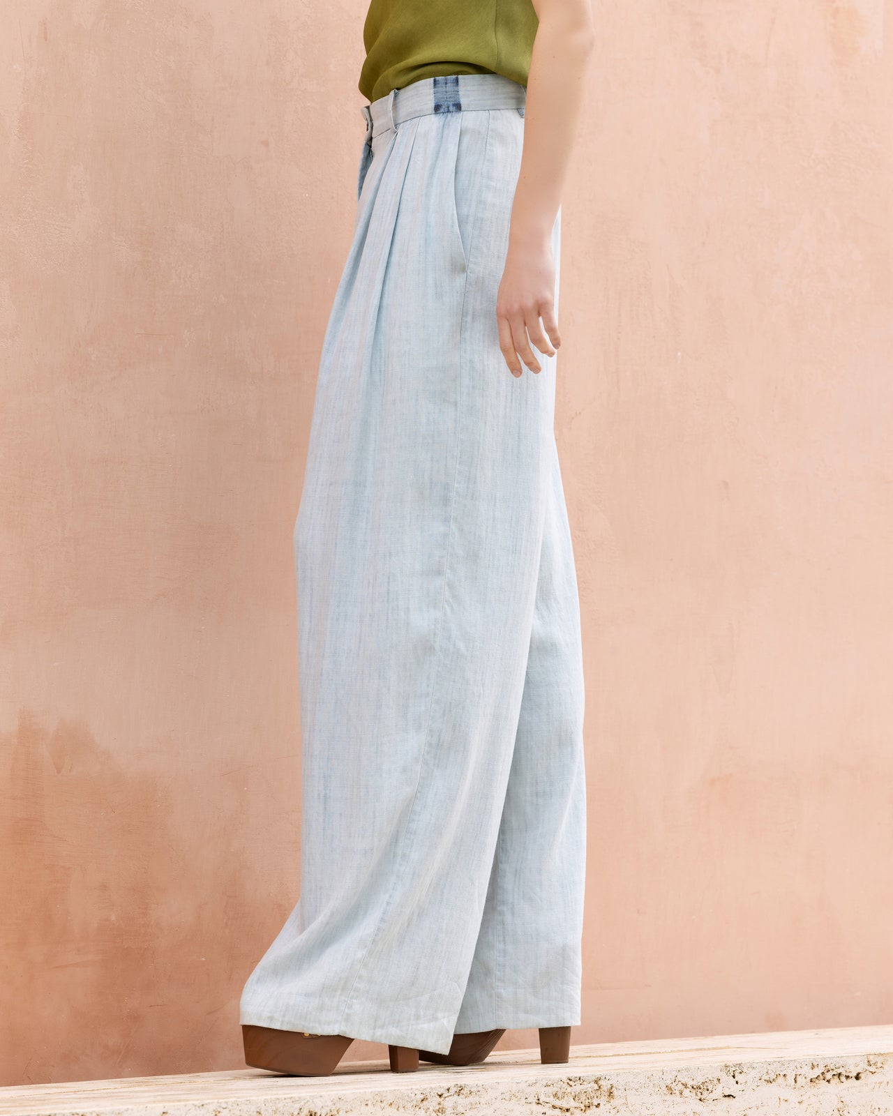 Pantalon fluide bleu ciel en tencel et lin : Pantalons & combinaisons Mes Demoiselles - Image 3