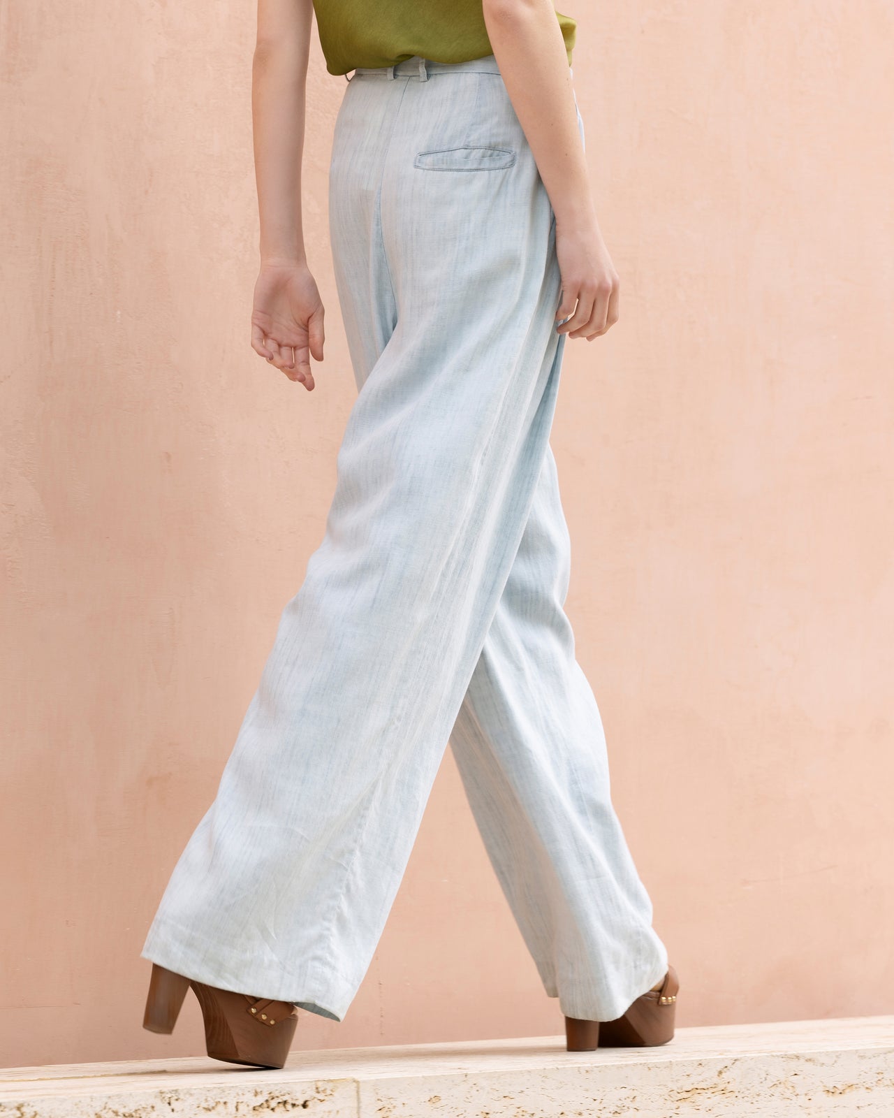 Pantalon Perry - Bleu : Pantalon fluide bleu ciel en tencel et lin Mes Demoiselles - Image 4