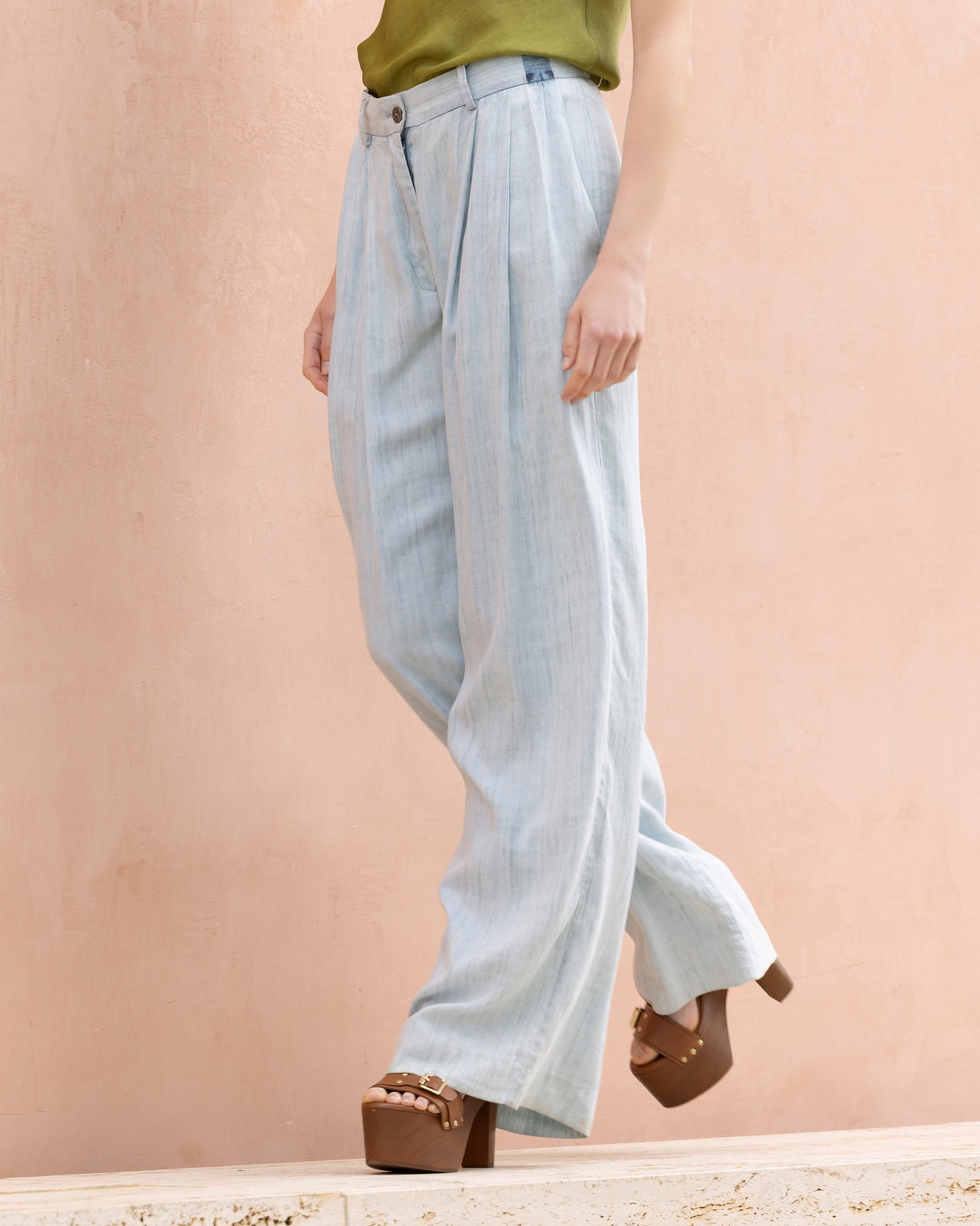 Pantalon Perry - Bleu : Pantalon fluide bleu ciel en tencel et lin Mes Demoiselles - Image 5