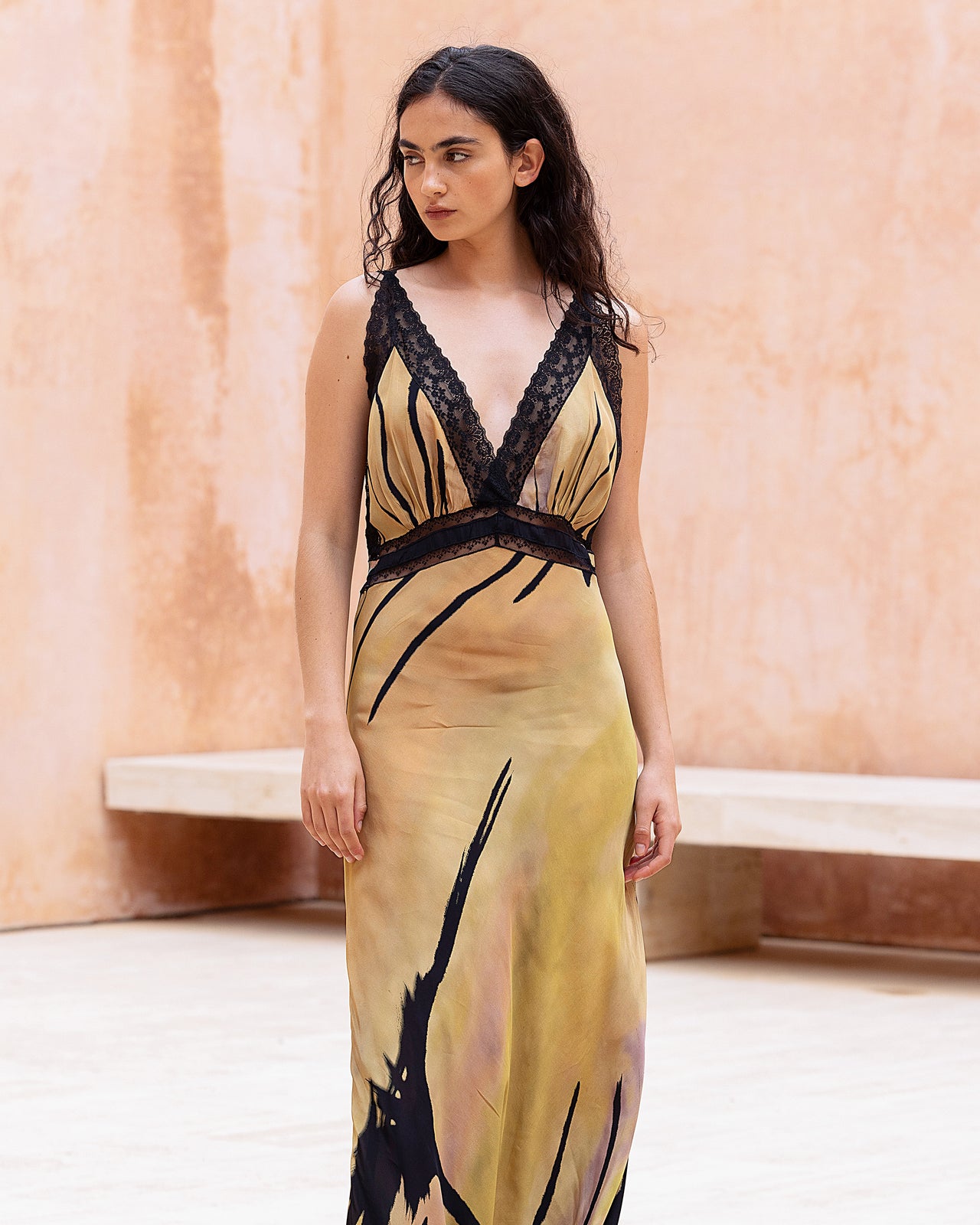 Robe longue imprimée, touche artistique et dentelle raffinée : Robes Mes Demoiselles - Image 2