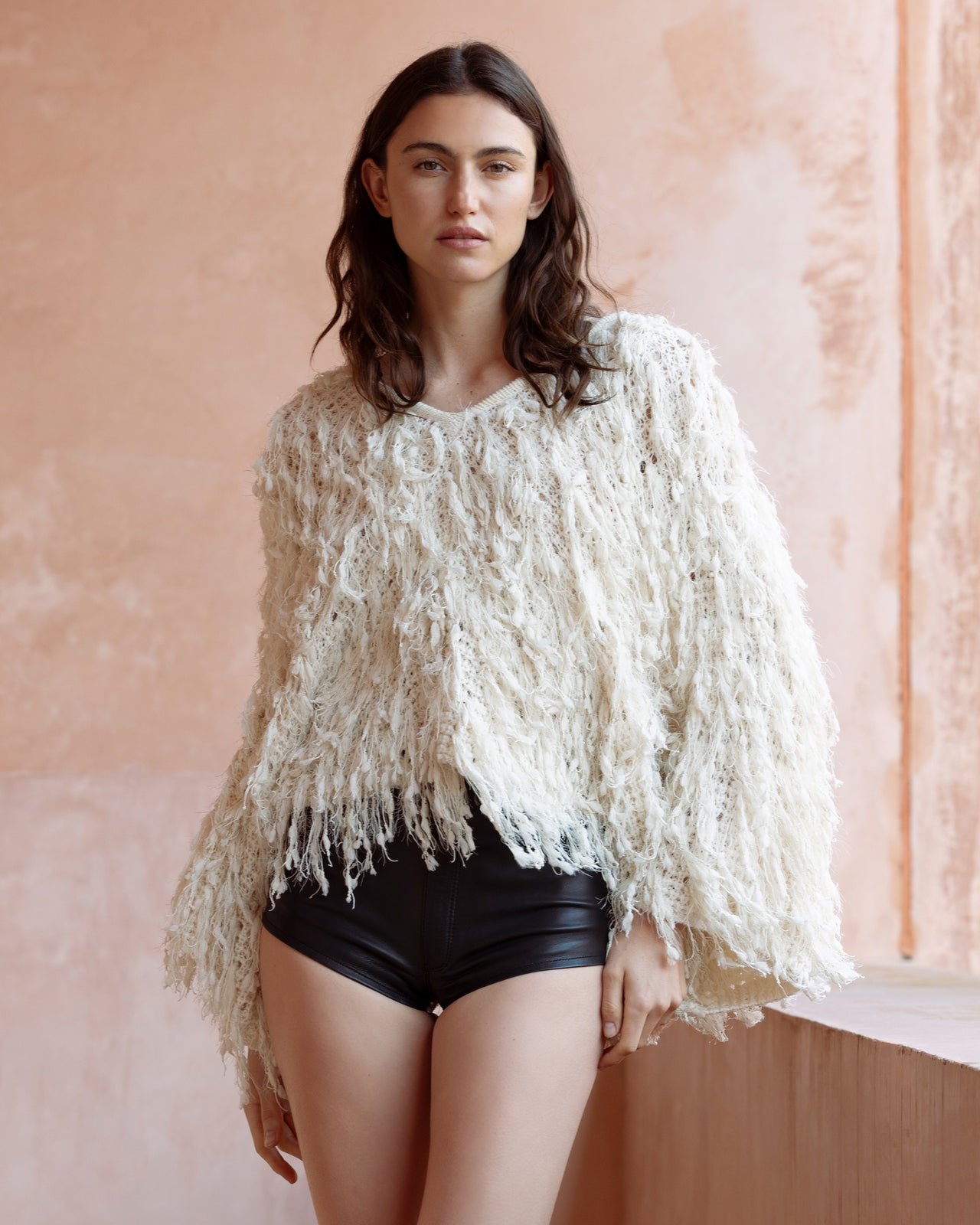 Pull poncho ivoire en laine façon fourrure : Pulls & gilets Mes Demoiselles - Image 3