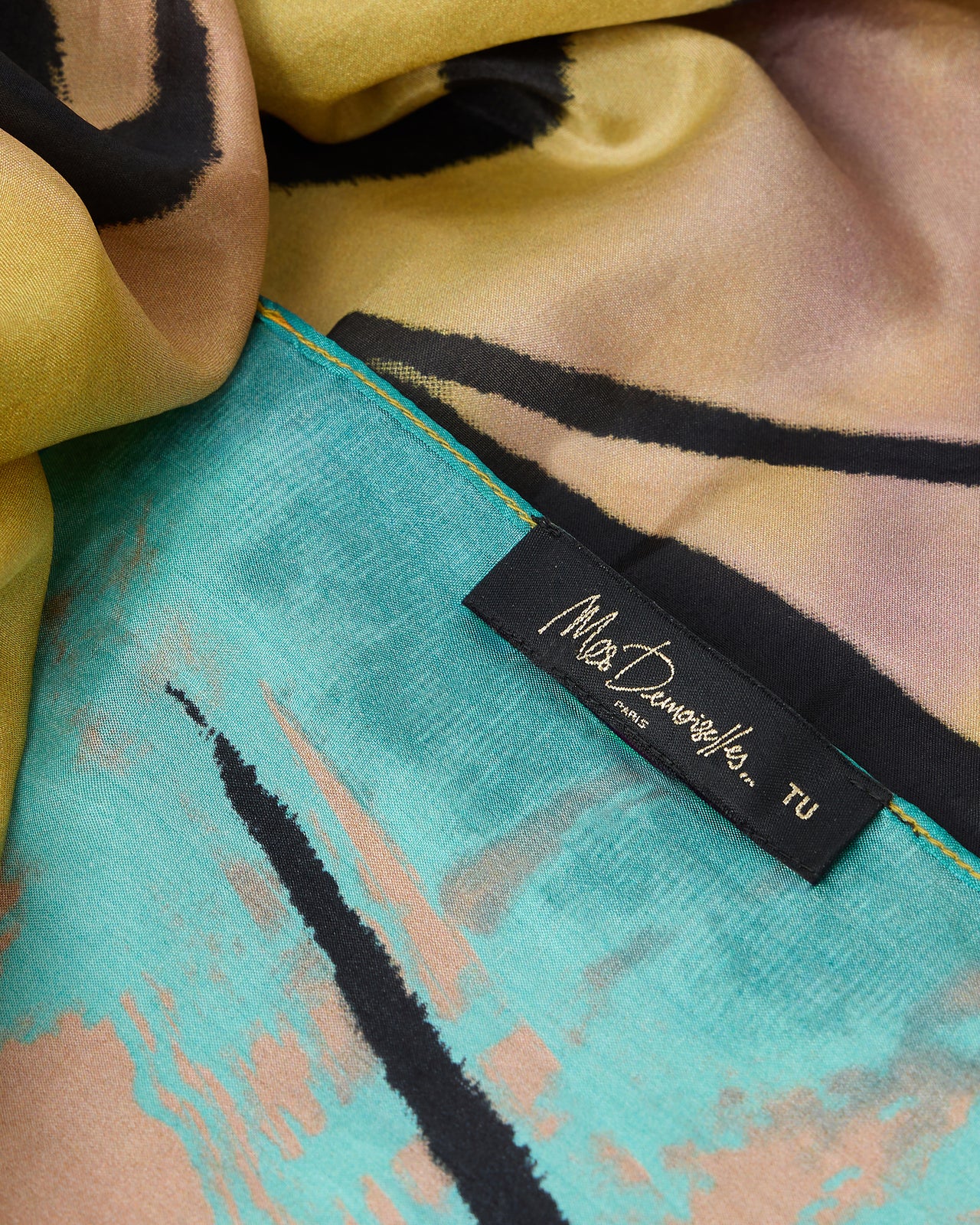 Etole en soie aux inspirations artistiques : Accessoires Mes Demoiselles - Image 3