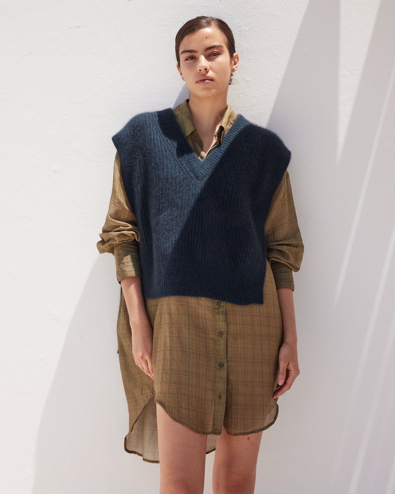 Top poncho en maille bleue marine raccoon & laine, côtes anglaises : Chemises & tops Mes Demoiselles - Image 2